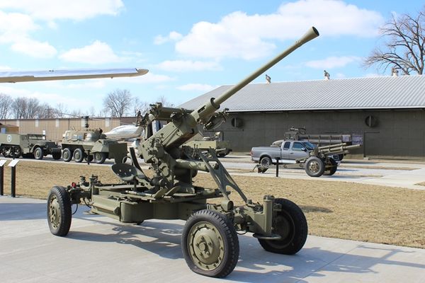 Bofors Gunที่มี Chrysler เป็นผู้ร่วมผลิตและใช้ในสงครามโลก