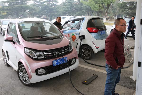 จีนไม่เพียงแต่มีการเติบโตของรถยนต์ไฟฟ้าแต่ยังเร่งสร้างสถานีชาร์จไฟฟ้าด้วย