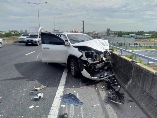 อุบัติเหตุรถจอดบนทางด่วนโดนชนเสียชีวิต