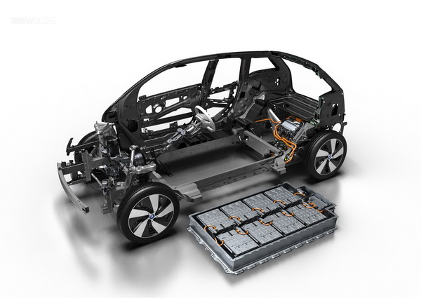 ขุมพลังเครื่องยนต์ของ BMW i3 ให้สมรรถนะที่ 170 แรงม้าให้ความเร็วสูงสุด 150 กม./ชม.