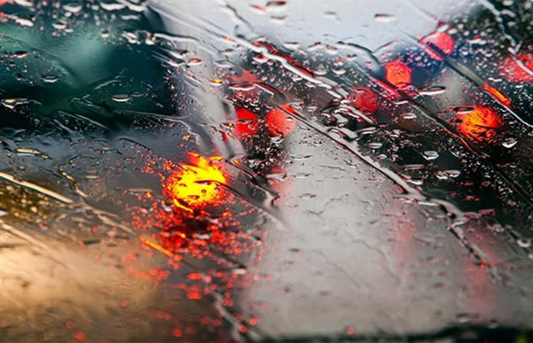 เคล็ด (ไม่) ลับขับรถปลอดภัยในวันฝนตก