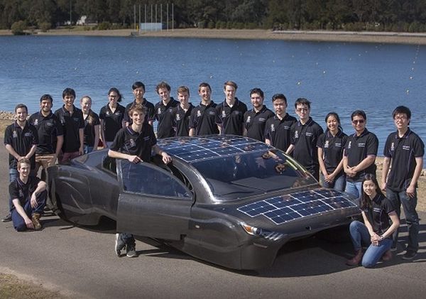 รถยนต์พลังงานแสงอาทิตย์ Violet ที่พัฒนาโดยทีมนักศึกษาในประเทศออสเตรเลีย