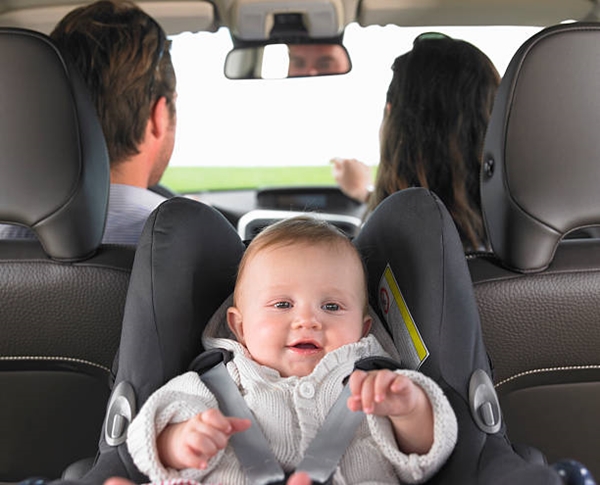  7 วิธีทำให้เด็กปลอดภัยและนั่งอยู่ในรถอย่างมีความสุข