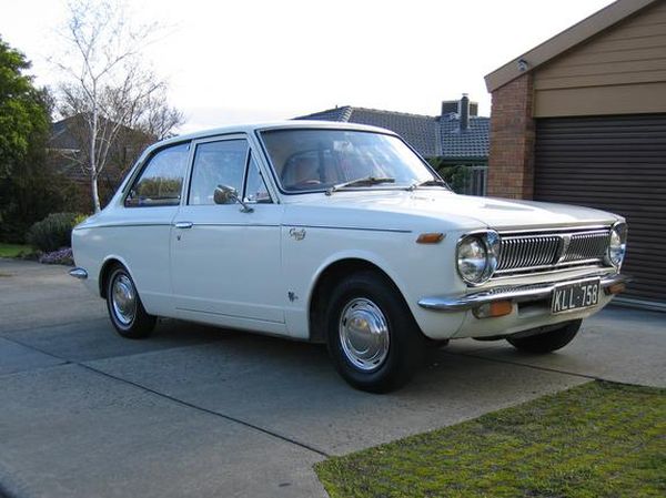รถยนต์ Toyota Corolla รุ่นแรกปี 1966