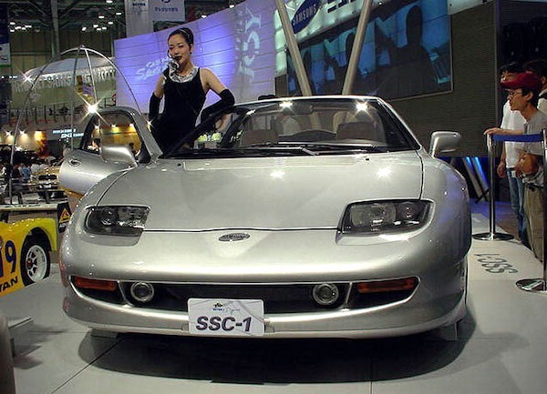 SSC-1 ที่ถูกเผยโฉมครั้งแรกในปี 1997 ที่งาน Busan Motor Show  แตกต่างเล็กน้อยกับคันสีเหลืองที่ถูกโชว์ไว้ที่ Samsung Transportation Museum