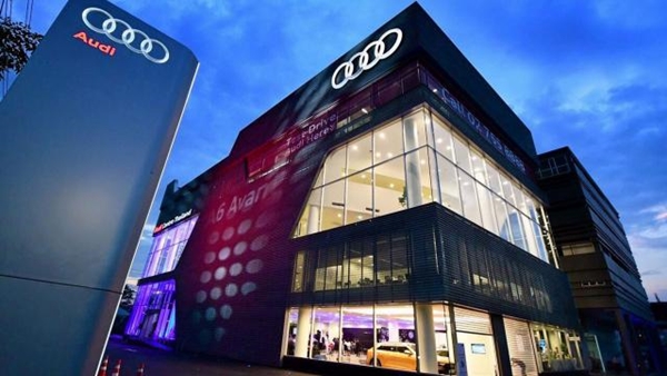 Audi ประเทศไทยรุกหน้าการตลาด ตั้งโชว์รูมแห่งแรกที่มีบันไดเลื่อน!