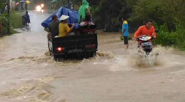 รถออฟโรดสามารถเข้าถึงพื้นที่น้ำท่วมที่มักเกิดขึ้นในประเทศไทยได้ง่ายขึ้น