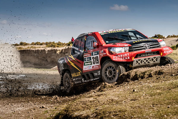 Toyota Hilux Dakar สายรถแข่งแนวออฟโร้ดน่าจะถูกใจคันนี้กันเป็นแน่แท้เพราะเถื่อนได้ใจเดี๊ยนมากๆ รุ่นนี้