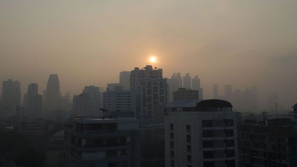 PM2.5ทำให้สภาพของเมืองเหมือนมีหมอกลง แต่ร้ายกาจกว่าหมอกมากนัก