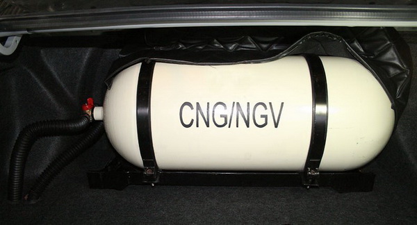 แก๊สธรรมชาติอัดเรียกว่า CNG แต่เราคุ้นเคยกันในชื่อ NGV เป็นอีกหนึ่งทางเลือกของการลดมลพิษจากการสันดาปภายในเครื่องยนต์