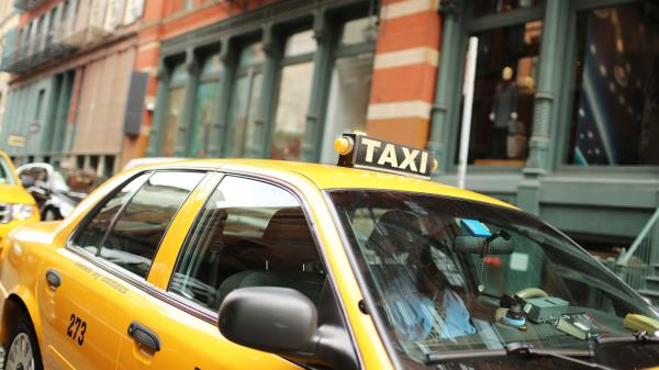 แท็กซี่ที่วิ่งในถนนเอมิกาทุกวันนี้