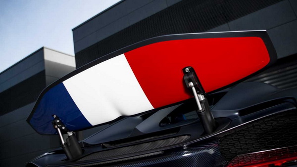 Bugatti เลือกใช้ธงชาติฝรั่งเศสในการเฉลิมฉลองครั้งนี้