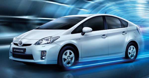 Toyota Prius ถือว่าเป็นรถไฮบริดรุ่นแรกที่ลงมาเล่นในตลาดเมืองไทย
