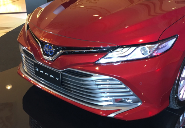 วิธีการแก้ปัญหาไฟหน้ามีอาการติดๆ ดับๆ ของ Toyota-Camry-2019