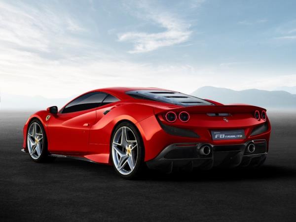 Ferrari F8 Tributo กับรูปทรงโฉบเฉี่ยว