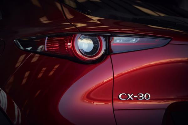 ภายนอกและภายในของ Mazda CX-30 ที่ถูกคาดหมายว่าจะมาแทนที่ CX-3 