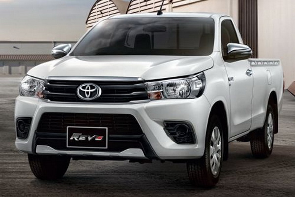 ข้อเสนอพิเศษ เมื่อซื้อ Toyota Hilux Revo หรือ Toyota Camry รับส่วนลดดอกเบี้ย 0.80%​ หรือดาวน์ต่ำเริ่มต้น 27,900 บาท​