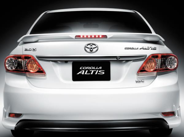 ดีไซน์ด้านหน้าและด้านหลังของ Toyota Altis