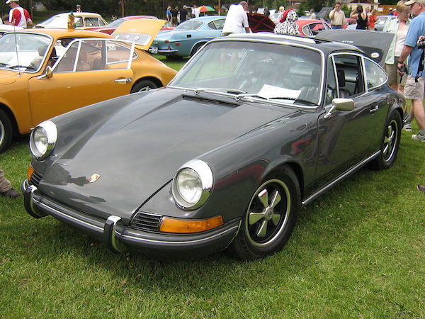 Porsche Carrera 911 โฉมแรกช่วงปี 1963-1975 จัดว่าเป็นรถคลาสสิคไปแล้ว