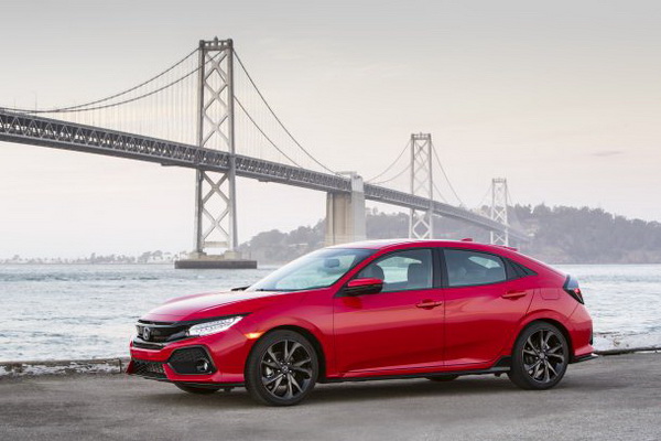 Honda Civic Hatchback ติดตั้งเครื่องยนต์เบนซิน DOHC แบบ 4 สูบ ขนาด 1.5 ลิตร VTEC TURBO ให้กำลังสูงสุด 173 แรงม้า