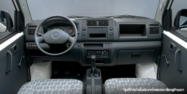 ภายในของ Suzuki Carry มีขนาดกว้างขวาง และมีทัศนวิสัยที่ดี