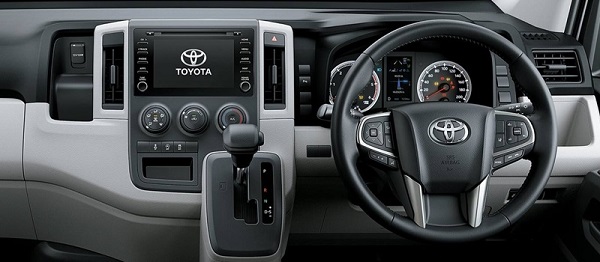 ภายใน Toyota Commuter ถือได้ว่าโตโยต้าออกแบบมาได้สวยงามทีเดียว 
