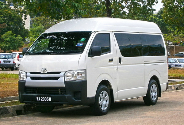 Toyota Hoiace 5th Generation เปิดตัวในปี 2005 ได้รับความนิยมอย่างมากในภาคการขนส่งมวลชน และการท่องเที่ยว
