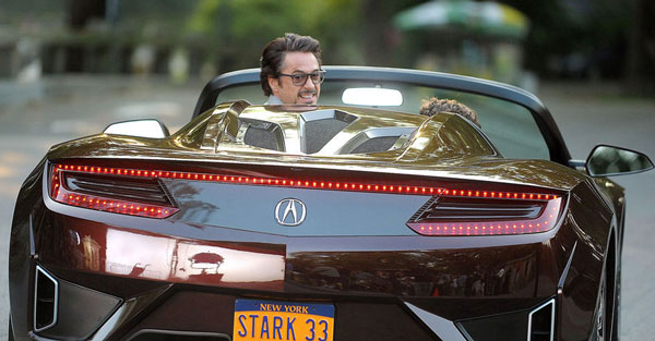 รถยนต์ Acura NSX สุดหรูที่ใช้ในภาพยนต์เรื่อง The Avengers : Age of   Ultron โดยเห็นดันในช่วงท้ายๆ เรื่อง 