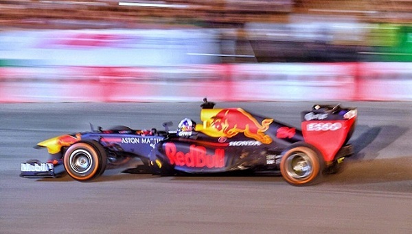 งาน “วอร์มอัพการแข่งขันรถ Formula 1 Vietnam Grand Prix” 