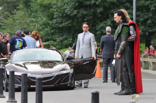 รถยนต์ Acura NSX สุดหรูที่ใช้ในภาพยนต์เรื่อง The Avengers : Age of   Ultron โดยเห็นดันในช่วงท้ายๆ เรื่อง 