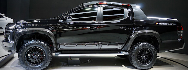 Mitsubishi Triton Absolute โดดเด่นด้วยโครงสร้างที่แข็งแกร่ง ตกแต่งในสไตล์โหดด้วยคิ้วกันกระแทกขนาดใหญ่รอบตัวรถ
