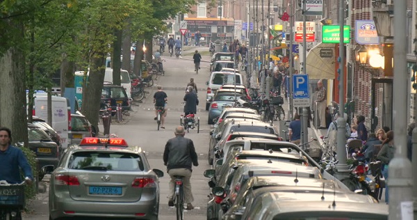 อีก 10 ปีข้างหน้า ท้องถนนในกรุงอัมสเตอร์ดัม จะปราศจากรถยนต์ที่ใช้ 