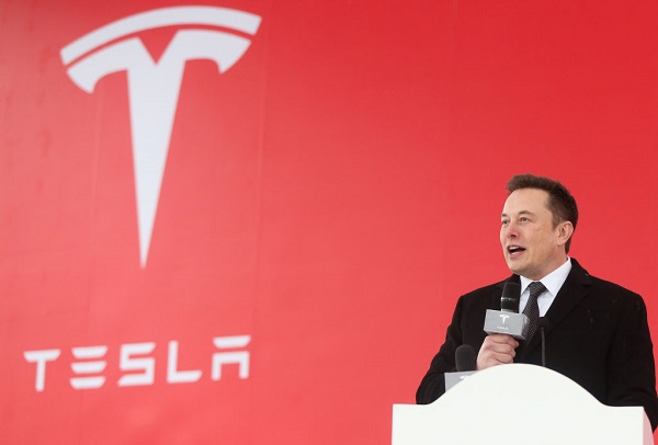 อีลอน มัสก์ ซีอีโอและผู้ก่อตั้ง Tesla จำต้องสู้ศึกรถยนต์ไฟฟ้าที่แข่งกันอย่างดุเดือด 