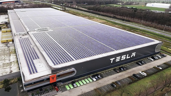 แน่นอนว่าโรงงานผลิตของ Tesla จะต้องเดินหน้าต่อเพื่อผลิตรถยนต์ไฟฟ้า เนื่องจากตลาดรถก็ต้องการแบรนด์นี้ไม่น้อย