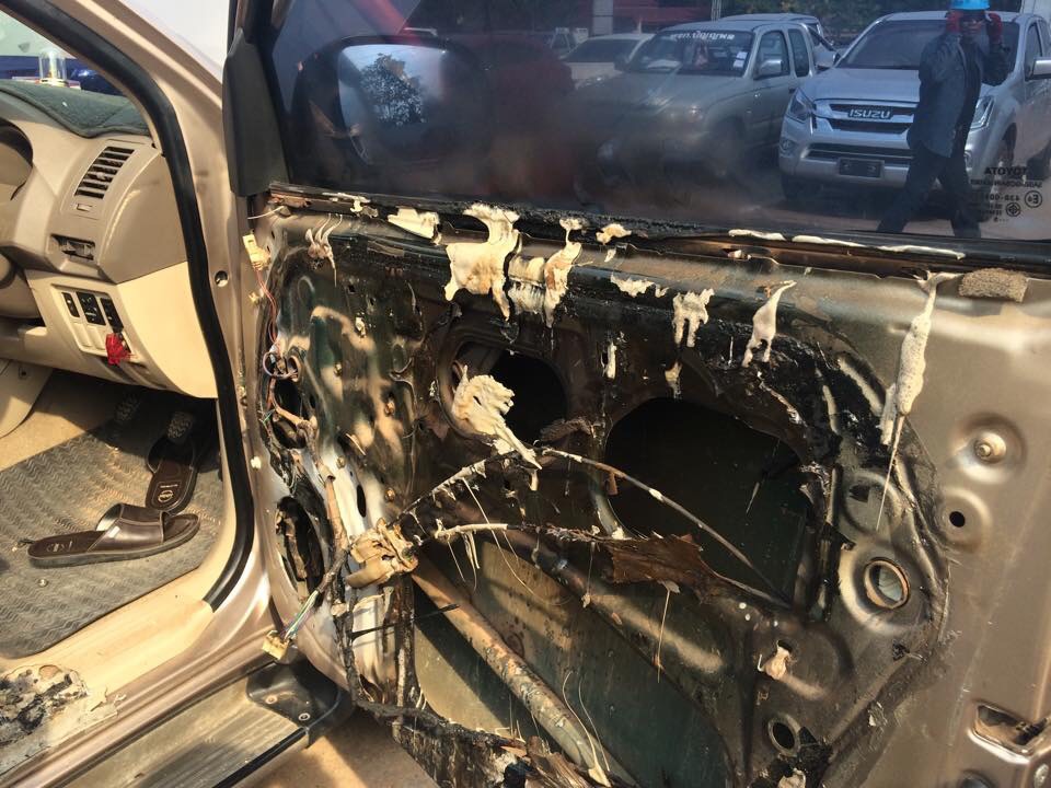 รถยนต์เกิดเหตุเพลิงไหม้สาเหตุพบว่าทิ้งไฟแช็กเอาไว้ในรถและตากแดด