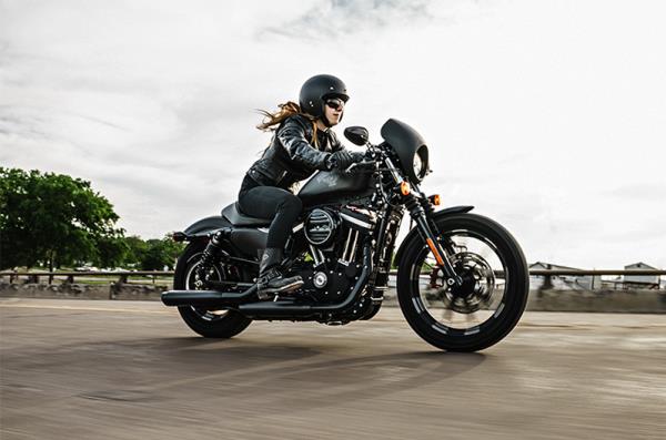 การขับขี่และการใช้งานที่เหนือระดับของ Harley Davidson Sportster Iron 883