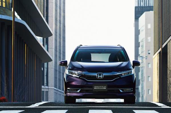 การออกแบบภายนอกของตัวรถ Honda Shuttle ที่เน้นความสปอร์ต