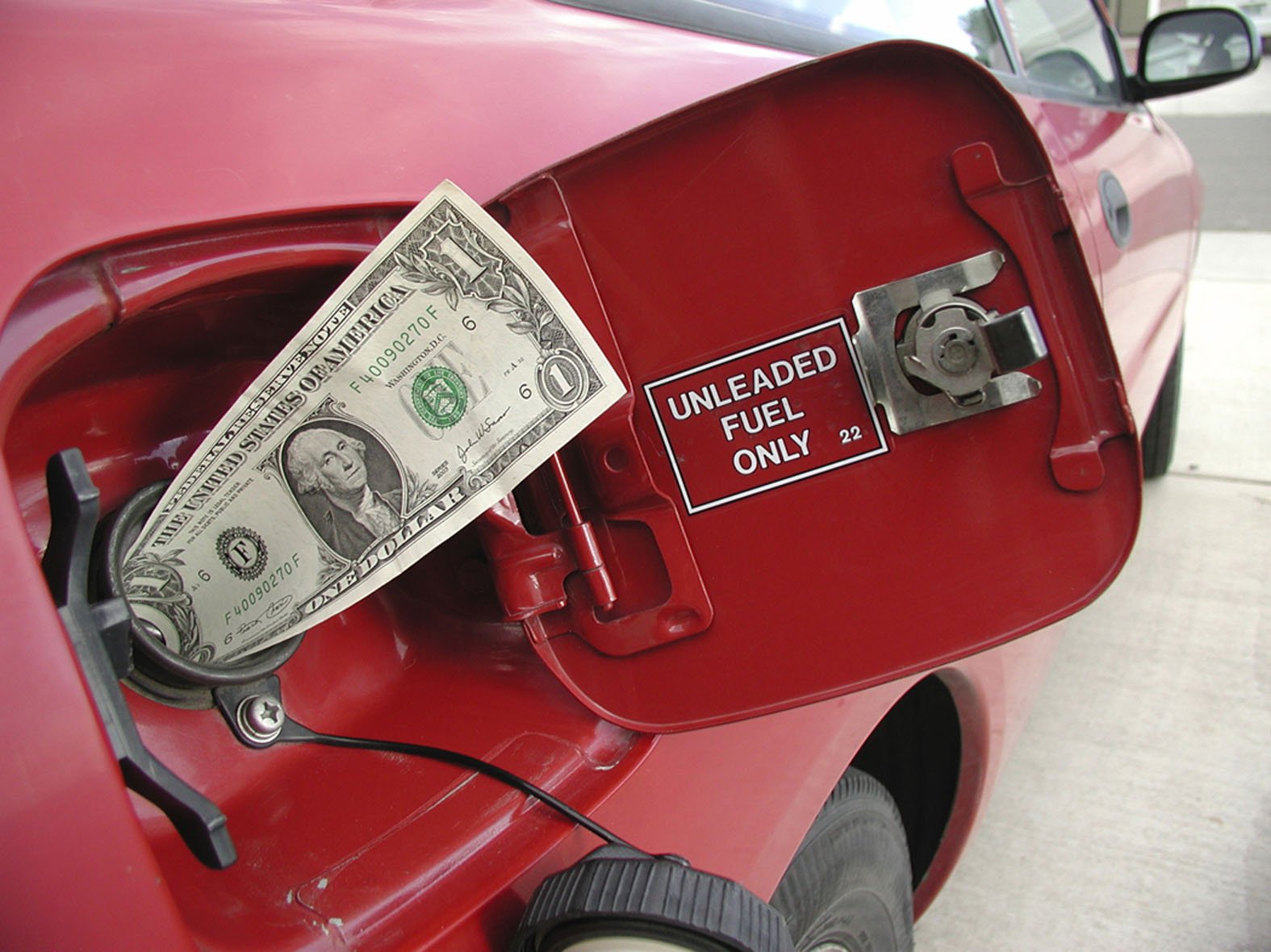 ค่าน้ำมันเป็นค่าใช้จ่ายรายเดือนที่คุณจำเป็นต้องเสียเมื่อมีรถ