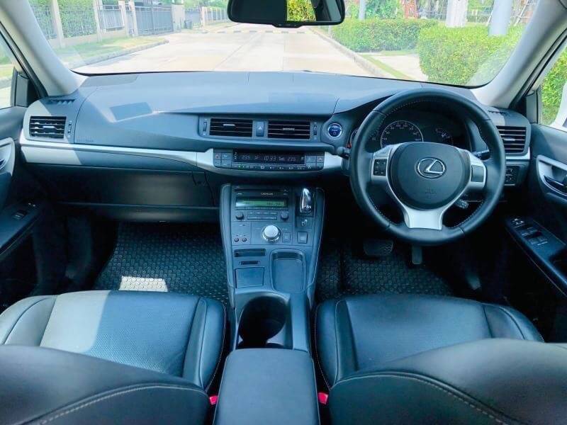 ตลาดรถมือสอง Lexus CT 200h  สภาพดีราคาเริ่มต้นที่ 619,000 บาท