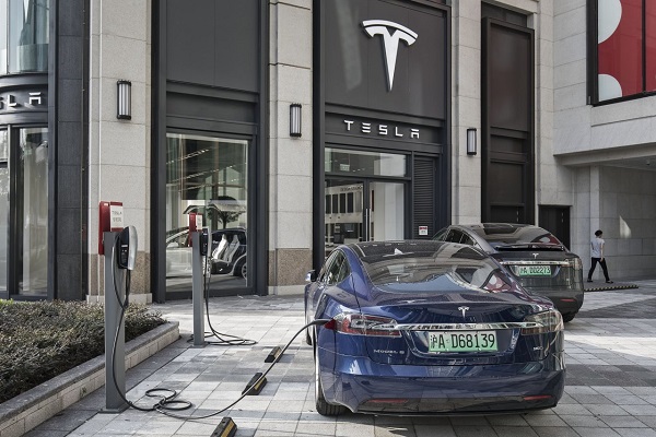 อาจเพราะ Tesla ไม่ต้องเจอกำแพงภาษีนำเข้า ทำให้สามารถกดราคาขายลงมาได้ 