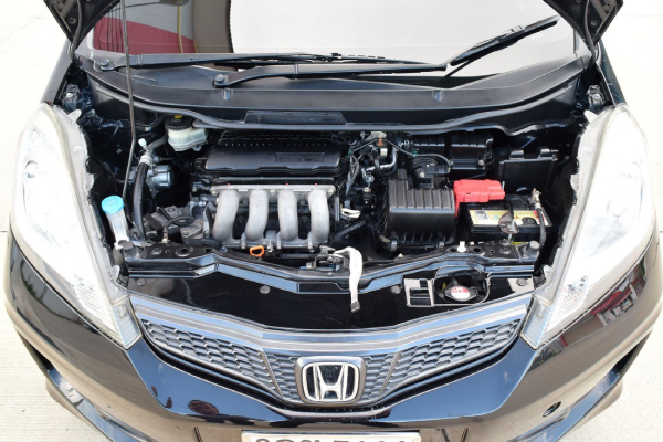 เครื่องยนต์ของรถมือสอง Honda Jazz ที่ให้อัตราเร่งที่ดีและประหยัดน้ำมัน