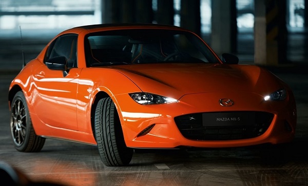 สวยสด สีส้มสดใส สมกับรุ่นครบรอบ 30 ปีของตระกูล Mazda MX-5 เลยทีเดียว 