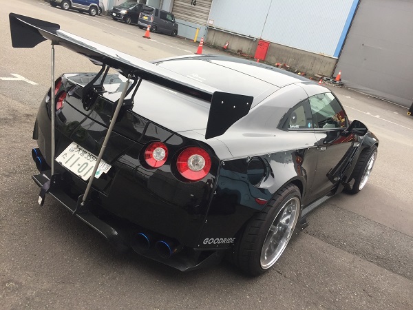 ก็อดซิล่าจากญี่ปุ่นกับเจ้า Nissan GT-R Rocket Bunny  เวอร์ชั่นตัวแรง 