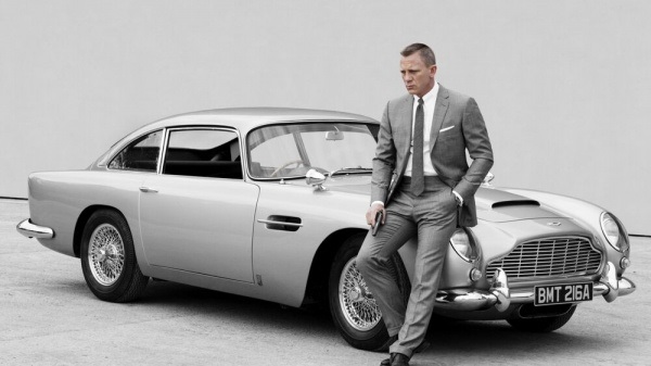 Daniel Craig ดาราชื่อดังผู้รับบทเจมส์ บอนด์ กับ Aston Martin คู่ใจในภาค Skyfall 