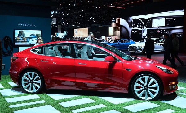 รถยนต์ไฟฟ้า Tesla ไปได้สวยทีเดียวกับยอดขายของปีนี้ในตลาดรถโลก