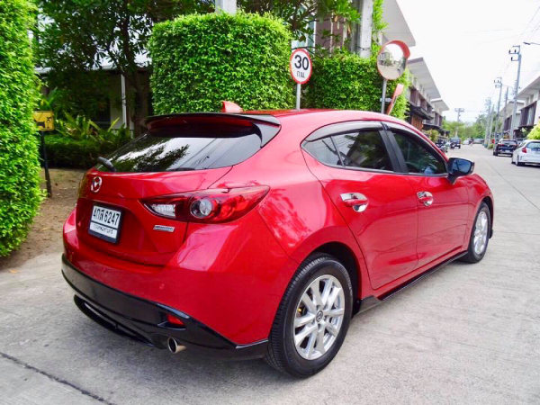 Mazda 3 ปี 2016 ราคาเริ่มต้นที่ 475,000 บาท
