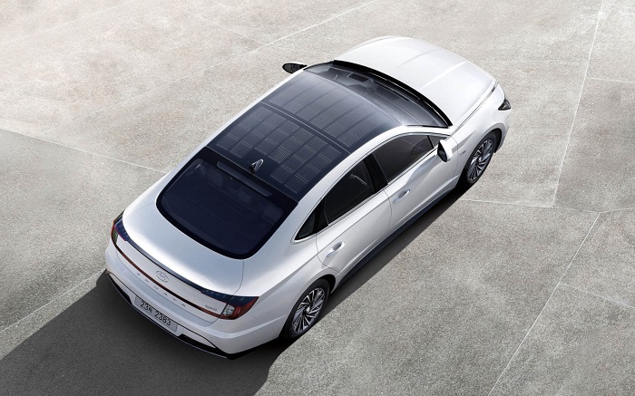 Solar Roof Charging System ระบบดึงพลังงานแสงอาทิตย์ที่แปะไว้บนหลังคา Hyundai Sonata 