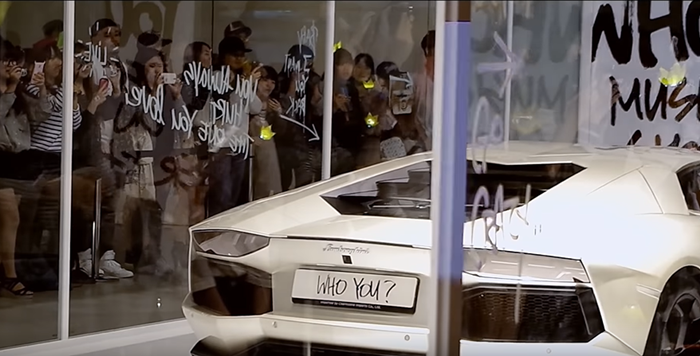 ​Lamborghini Aventador ใน MV เพลง Who you?