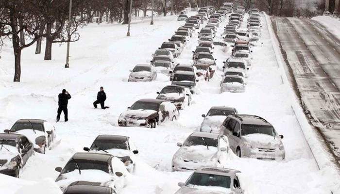 สภาพรถที่ติดหิมะ ย่ำแย่กว่ารถยนต์ติดน้ำขังที่กรุงเทพฯ เสียอีก