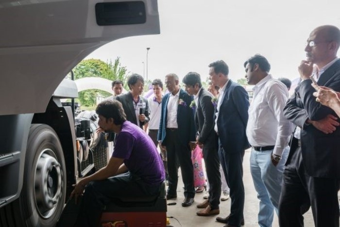 บรรยากาศในวันเปิดตัวศูนย์ศูนย์บริการยางรถบรรทุกอพอลโล แห่งแรกในไทย